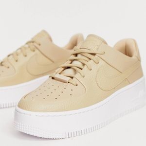 NIKE BEIGE AIR FORCE 1 SAGE LOW SNEAKERS